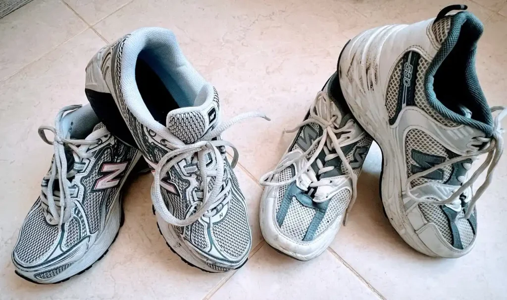 Кросівки New Balance (копія зправа - оригінал зліва)