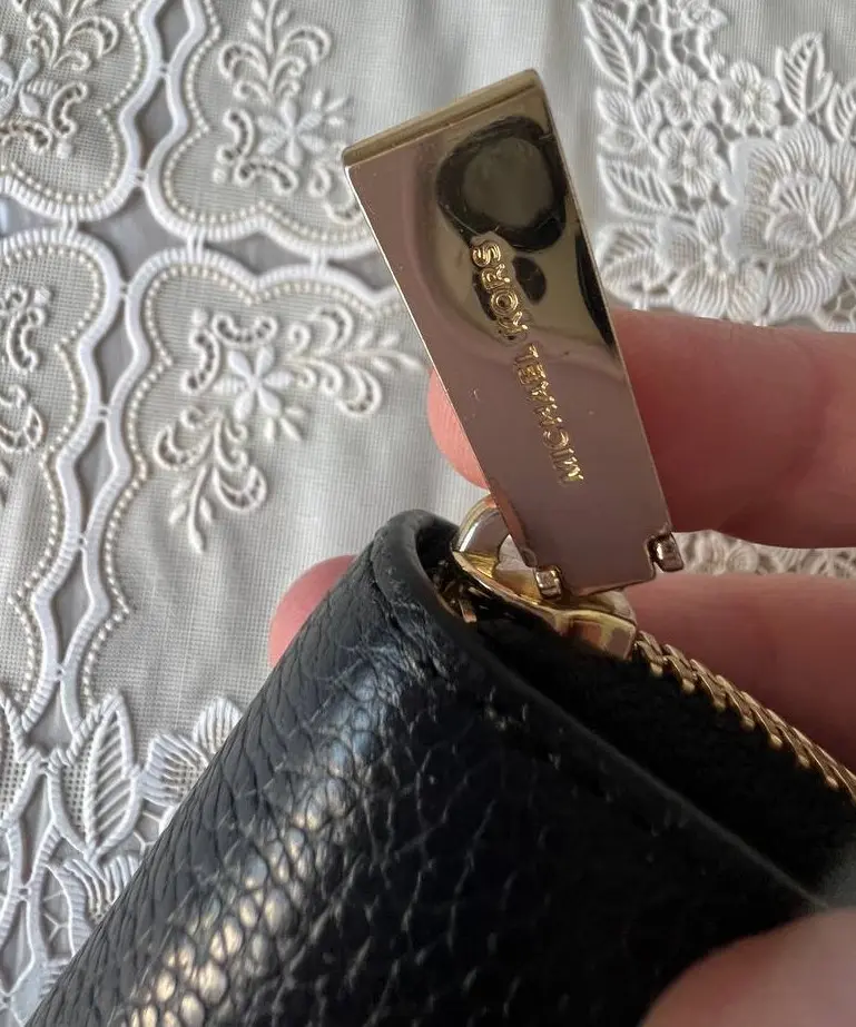 Гаманець Michael Kors - застібка