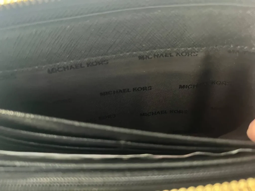 Гаманець Michael Kors - зсередини (фото 3)